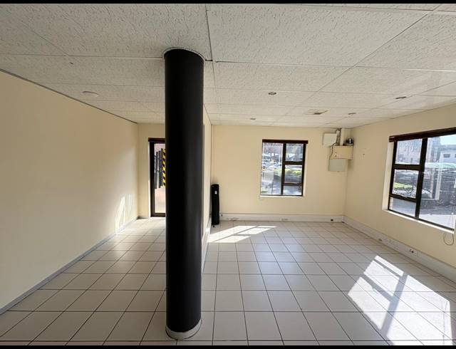 101M² OFFICE TO LET IN FOURWAYS